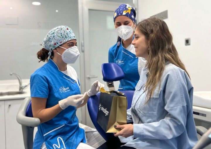 ¿Qué es mejor usar brackets o invisalign?